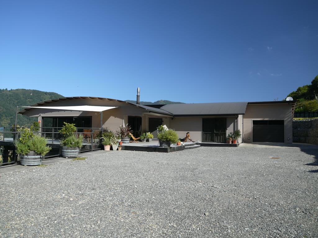 Okiwa Bay Lodge Picton Exterior foto