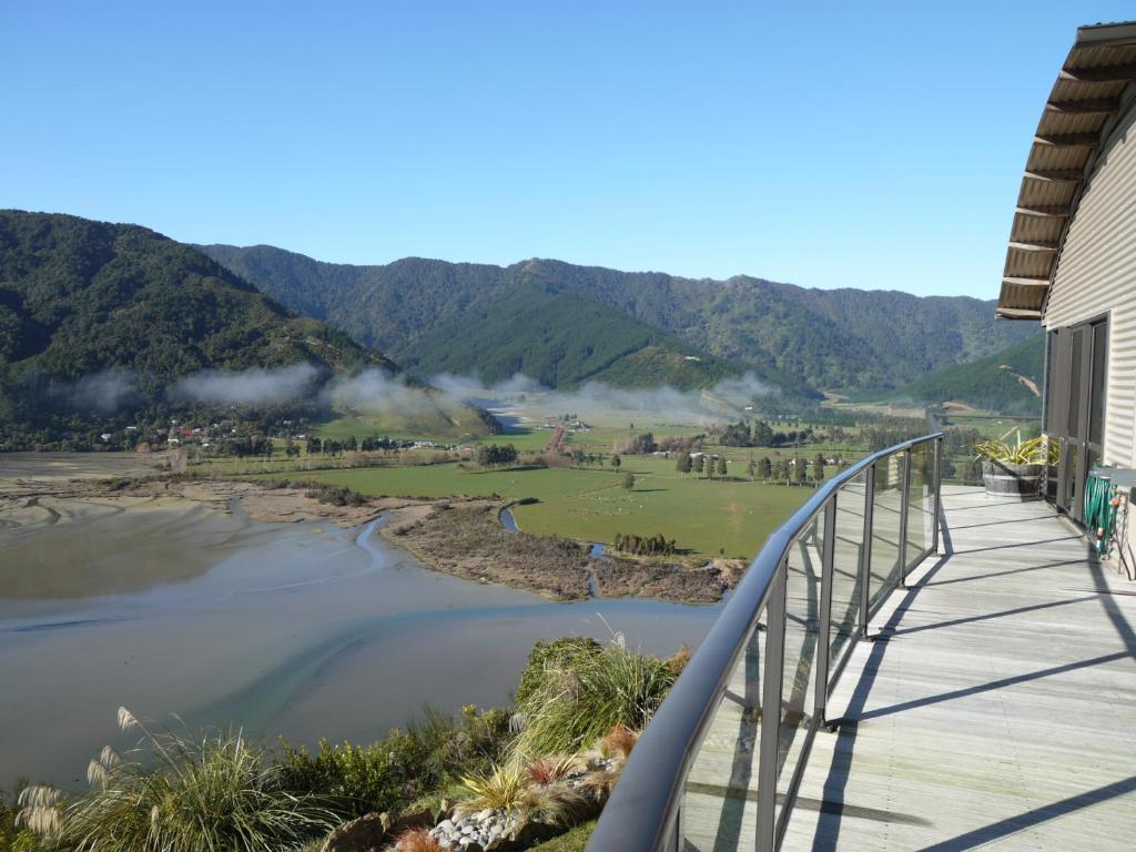 Okiwa Bay Lodge Picton Exterior foto