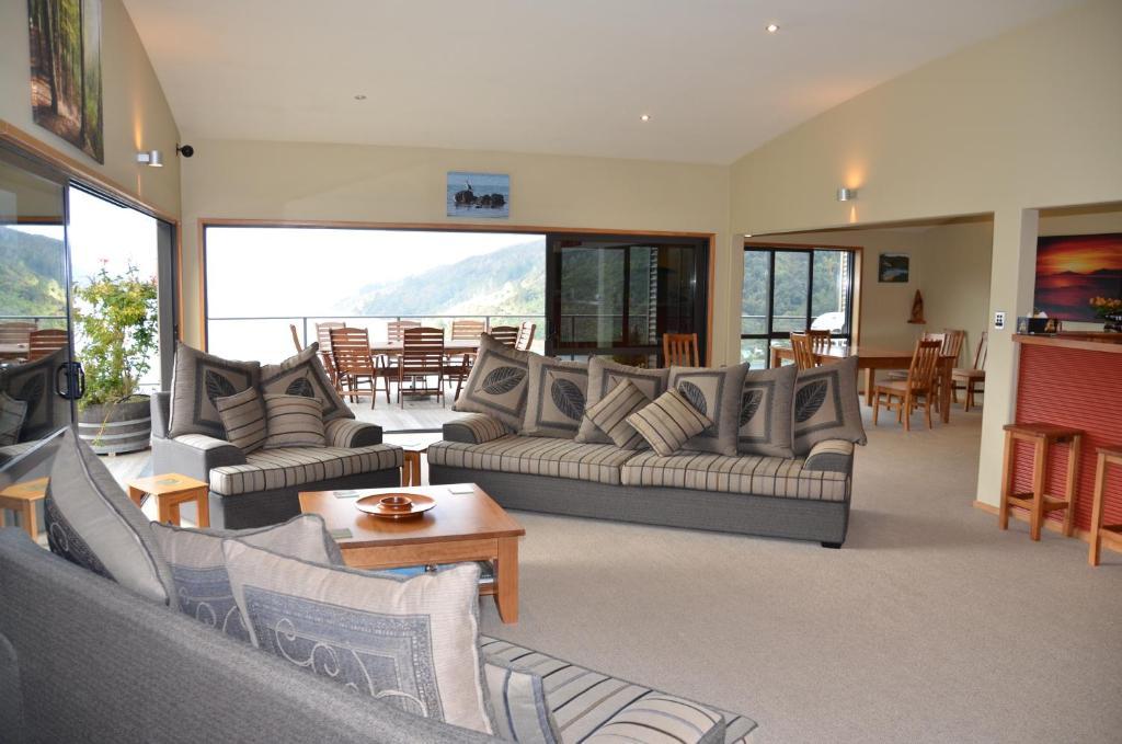 Okiwa Bay Lodge Picton Exterior foto
