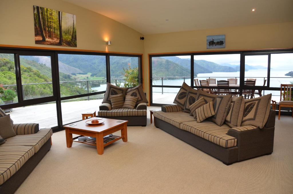 Okiwa Bay Lodge Picton Exterior foto