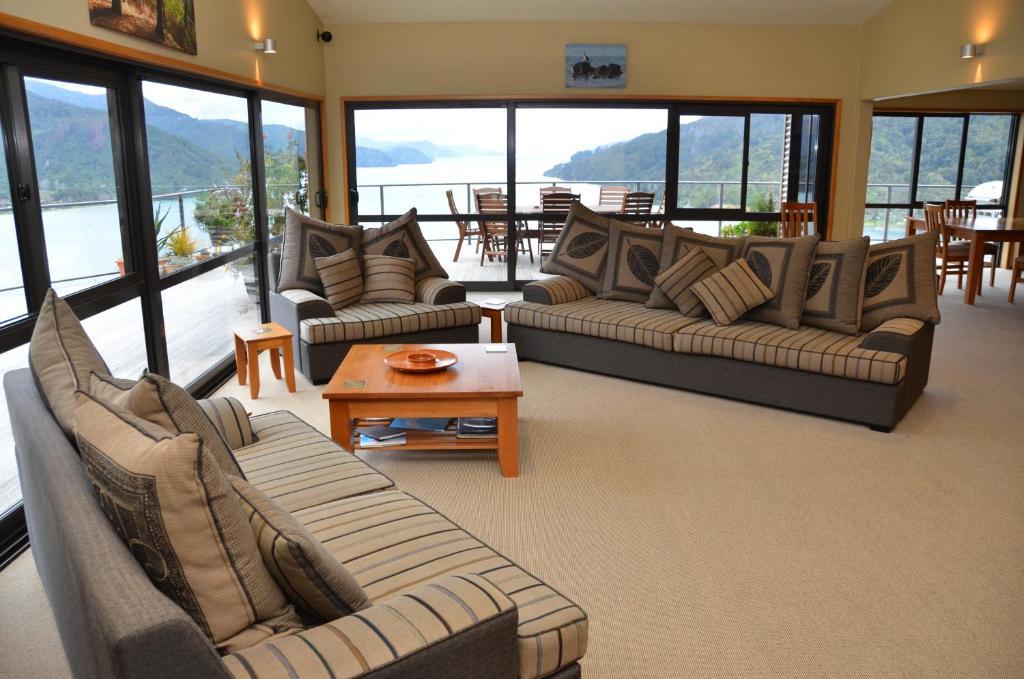 Okiwa Bay Lodge Picton Exterior foto