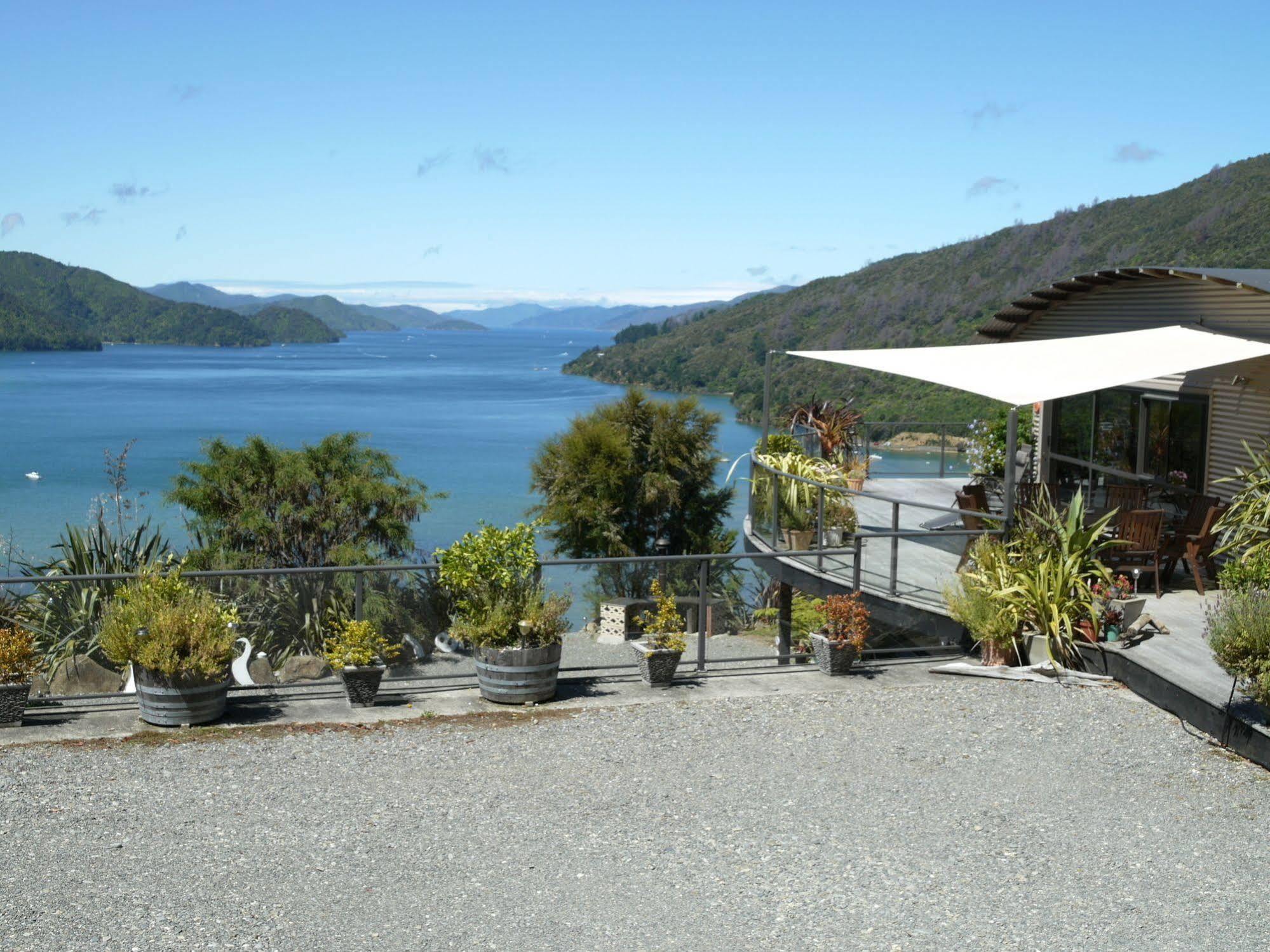 Okiwa Bay Lodge Picton Exterior foto