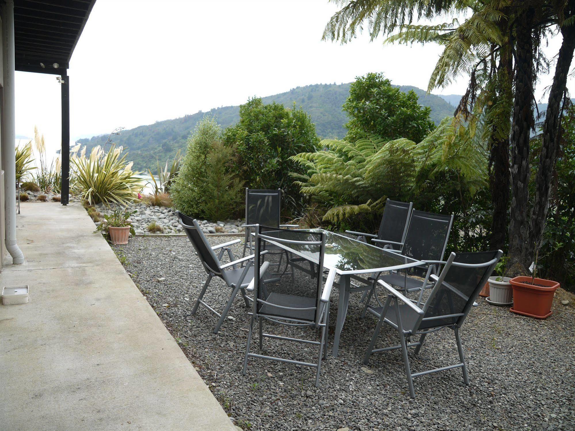 Okiwa Bay Lodge Picton Exterior foto