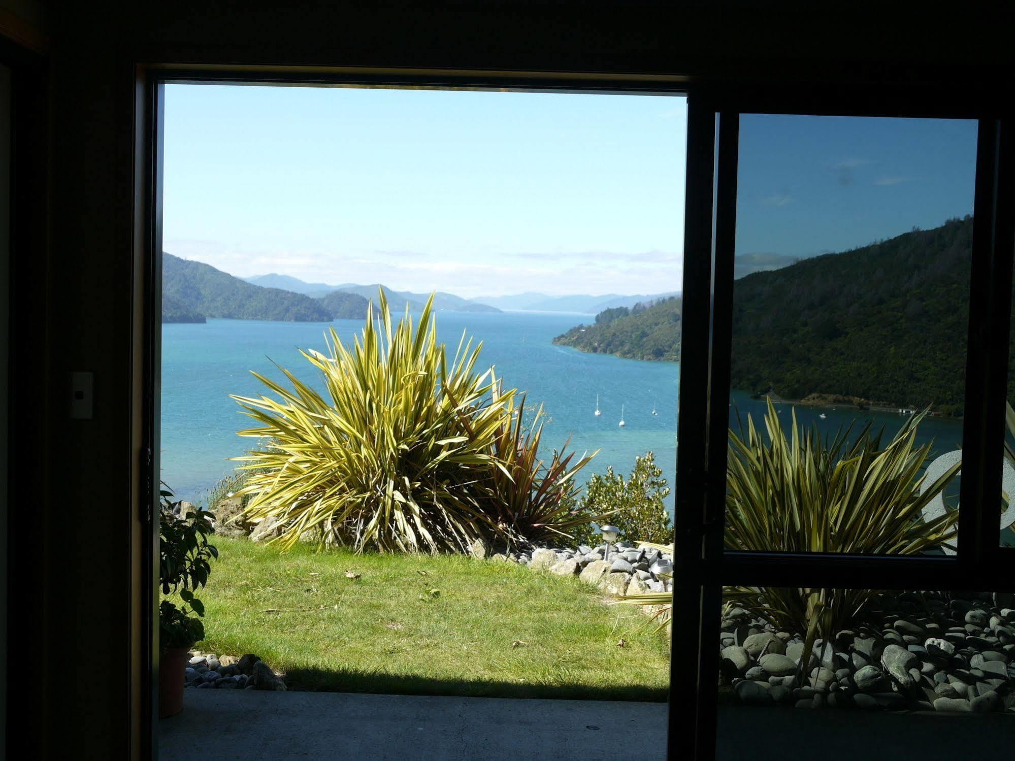 Okiwa Bay Lodge Picton Exterior foto