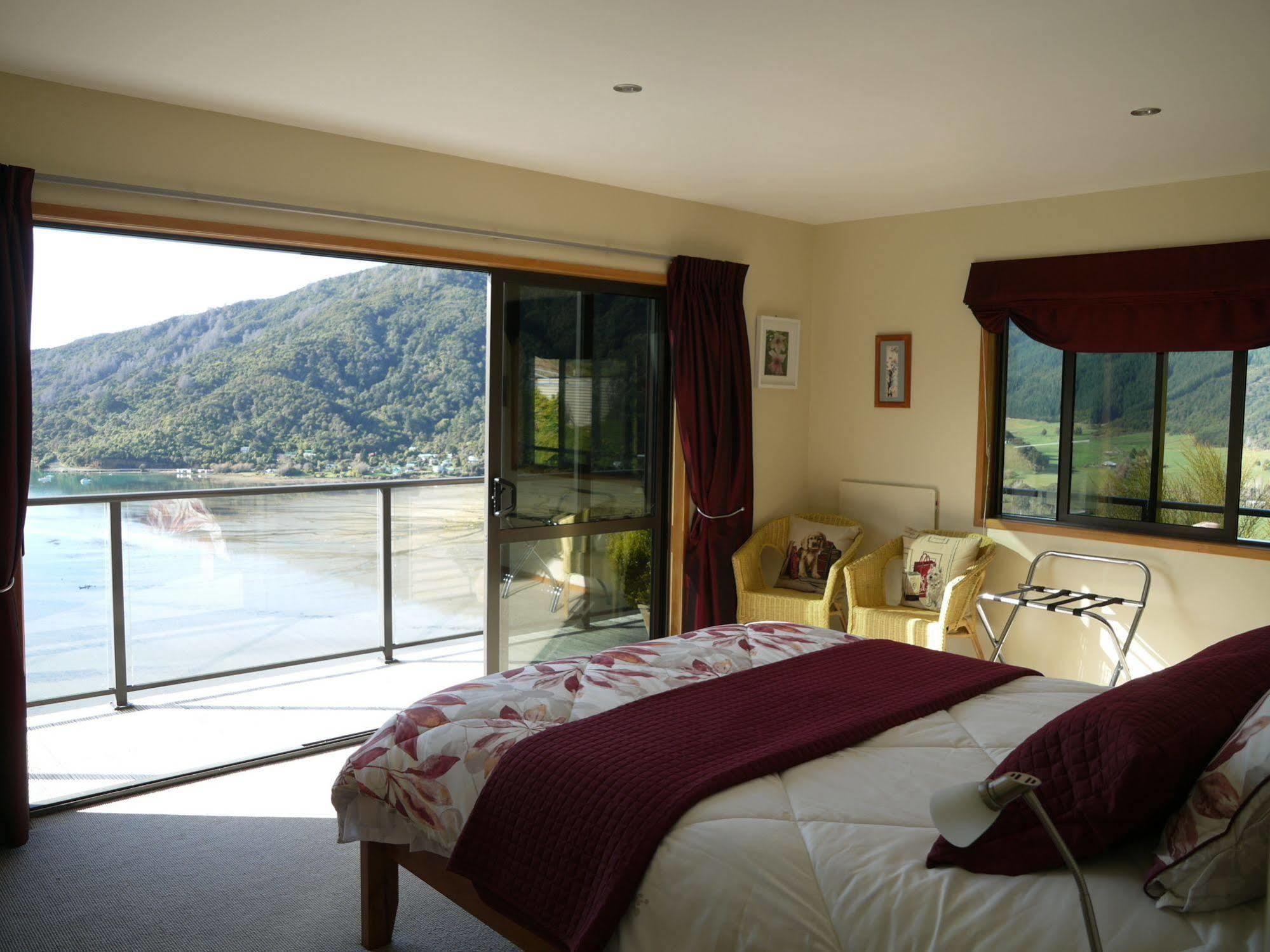 Okiwa Bay Lodge Picton Exterior foto