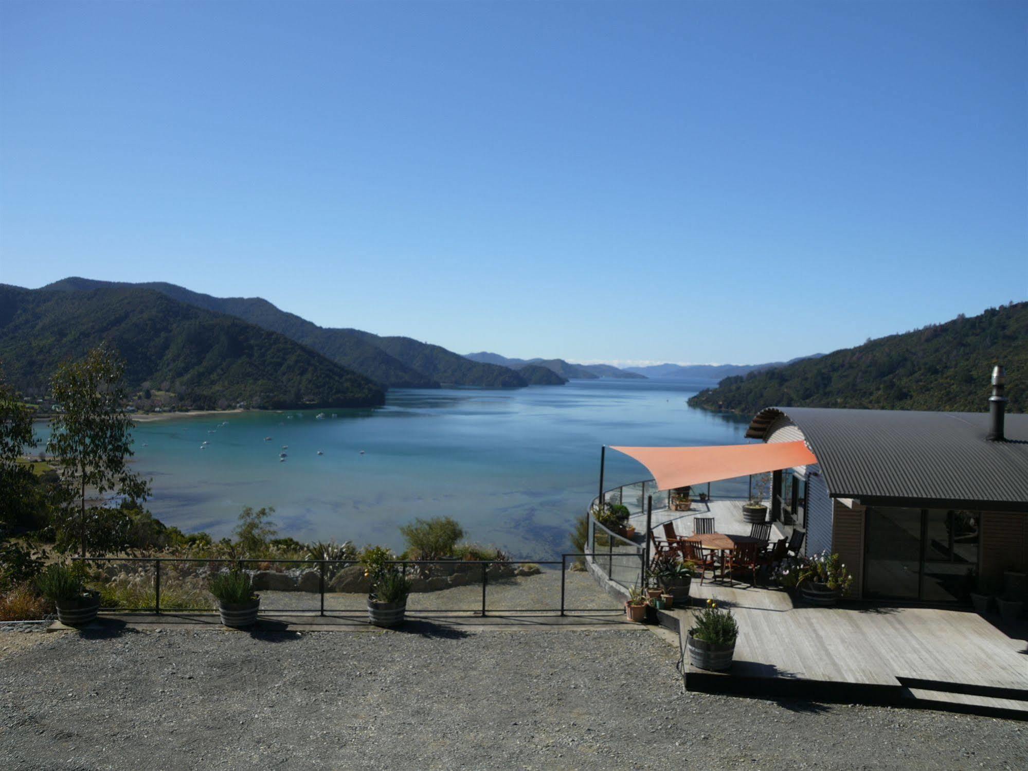 Okiwa Bay Lodge Picton Exterior foto